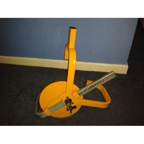 Lockable Wheel clamp for car / caravan / trailer