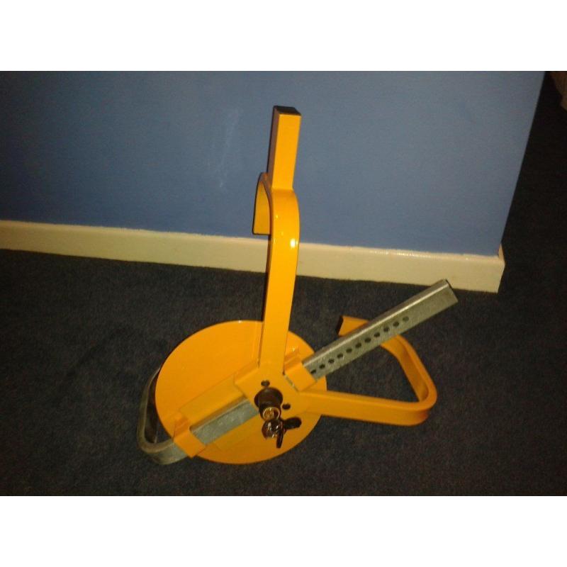 Lockable Wheel clamp for car / caravan / trailer