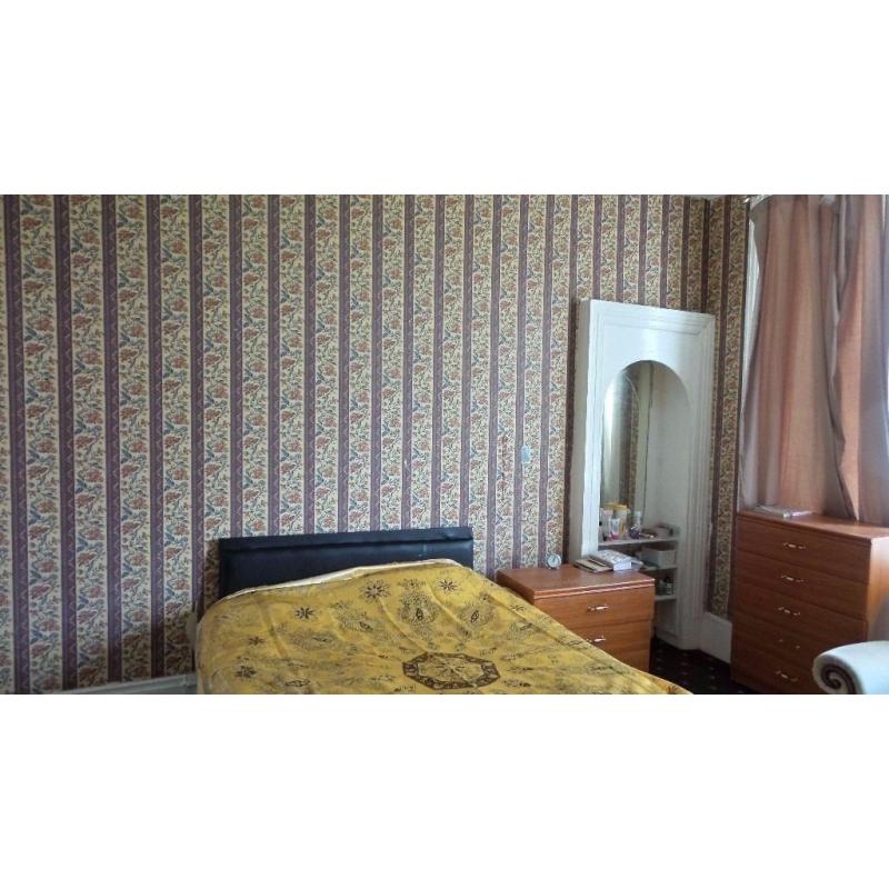 Double room to Rent ASAP!!