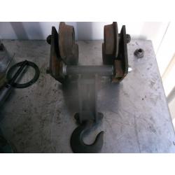 Rolling beam clamp with hook 145mm distance between wheels