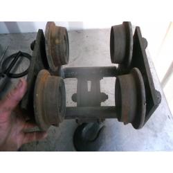 Rolling beam clamp with hook 145mm distance between wheels
