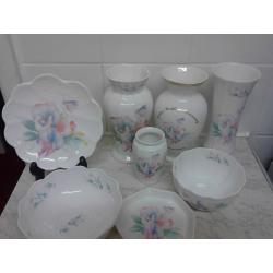 Aynsley pottery little sweatheart pattern. All in very good condition.