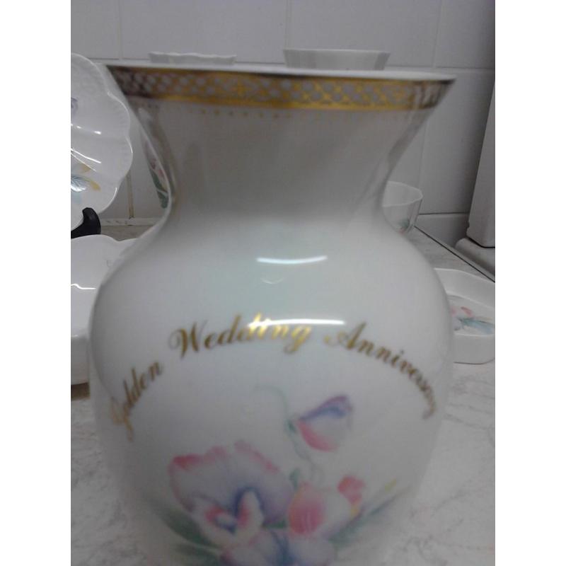 Aynsley pottery little sweatheart pattern. All in very good condition.