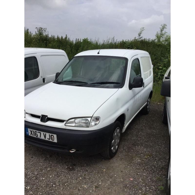 Cheap diesel van 1 years mot drives fine came in as a px change cheap runabout ideal builders van