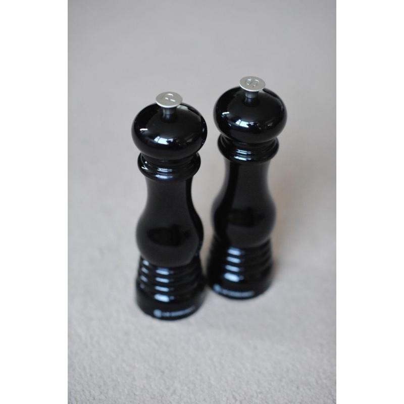 2x Le Creuset Salt and Pepper Mills, Satin Black - New Condition!