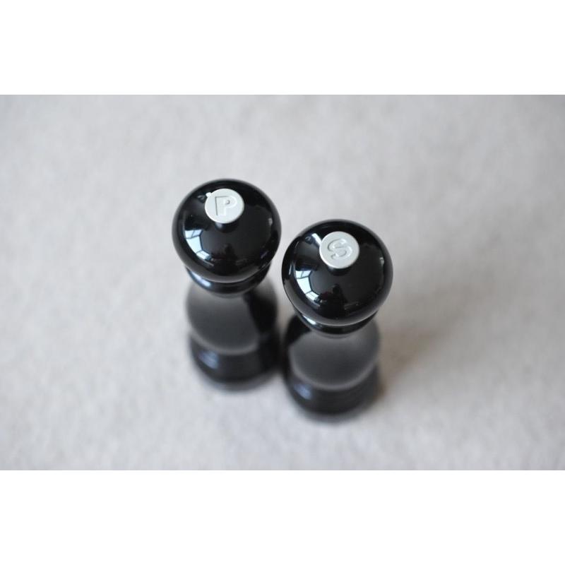 2x Le Creuset Salt and Pepper Mills, Satin Black - New Condition!