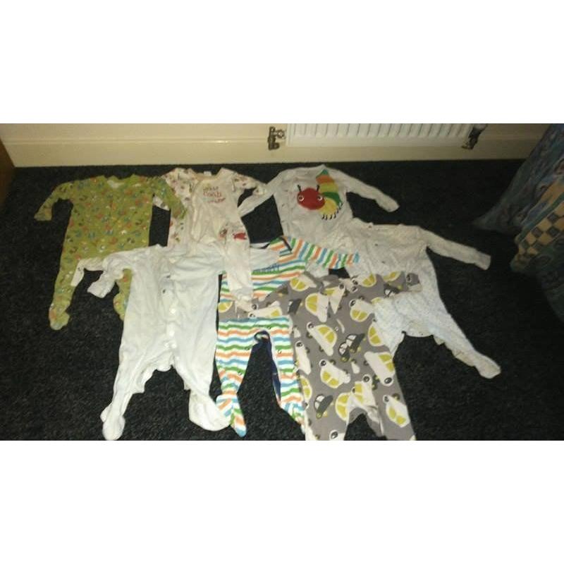 Baby clothes bundle - 3-6 months 7 pics