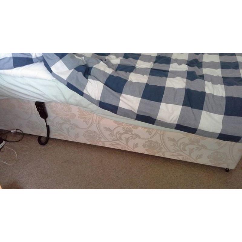 Electric adjustable bed