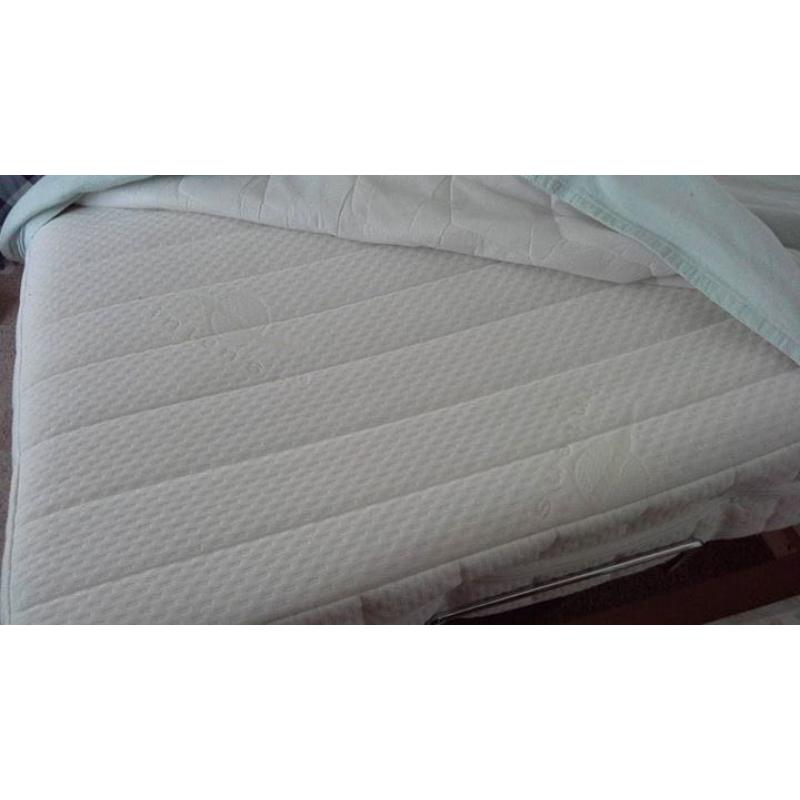 Electric adjustable bed