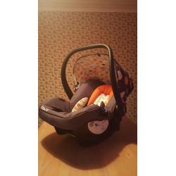 Car seat AND ISOFIX base