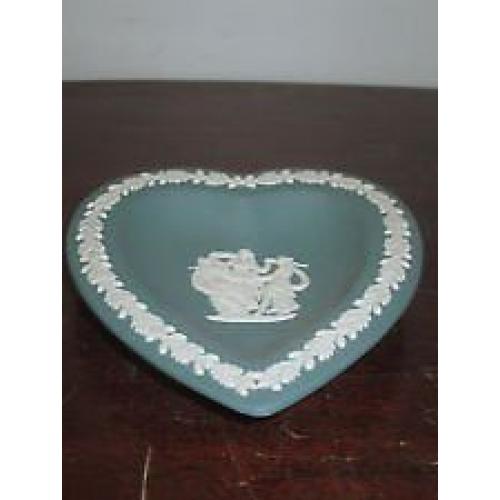 VINTAGE WEDGWOOD SAGE GREEN JASPERWARE HEART VANITY TRINKET DISH