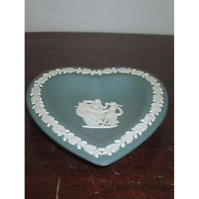 VINTAGE WEDGWOOD SAGE GREEN JASPERWARE HEART VANITY TRINKET DISH