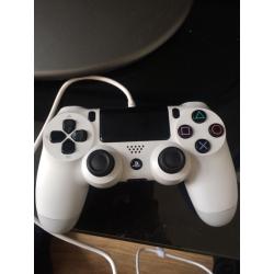 PlayStation 4 Glacier White + Destiny game