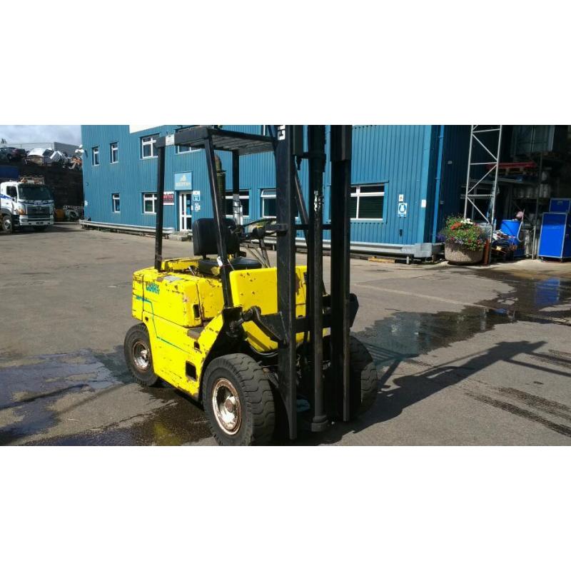 Clark diesel 2 tonne fork lift