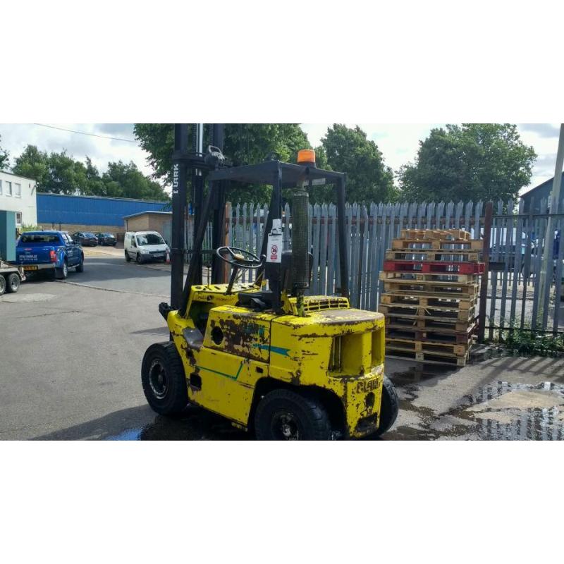 Clark diesel 2 tonne fork lift