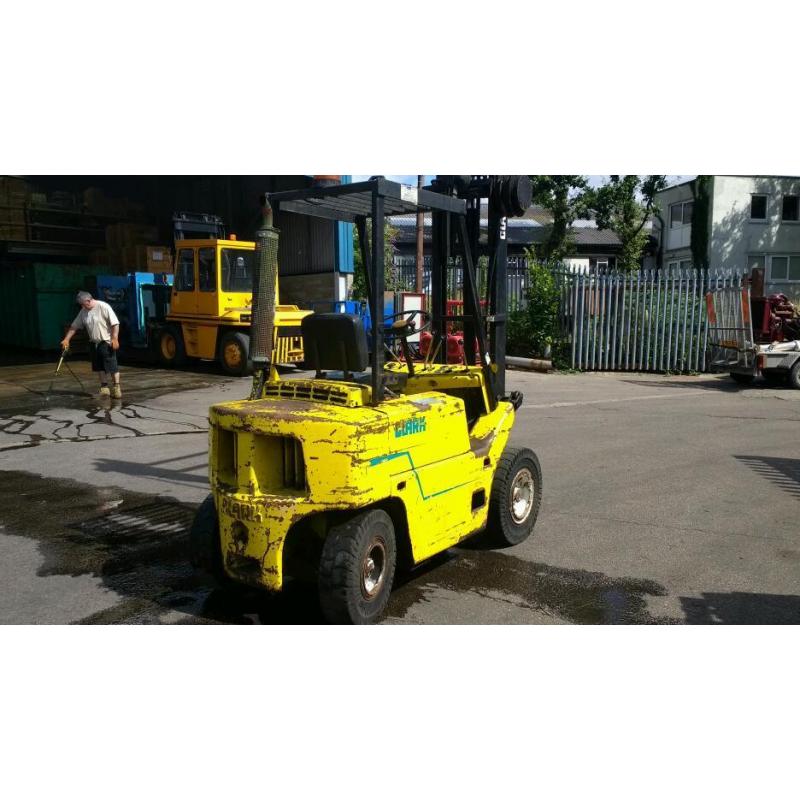 Clark diesel 2 tonne fork lift