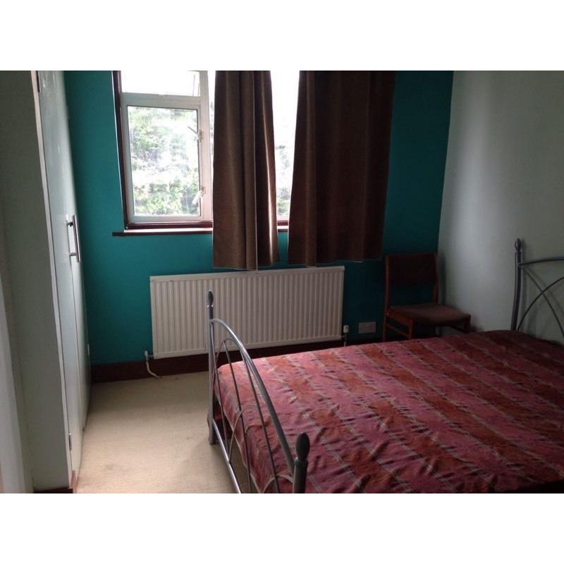 Room for rent in Heston Tw5. Hounslow. Heathrow.