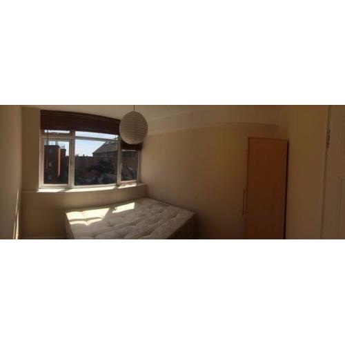 7 Awesome DOUBLE ROOMS in East London - ALL INCLUSIVE
