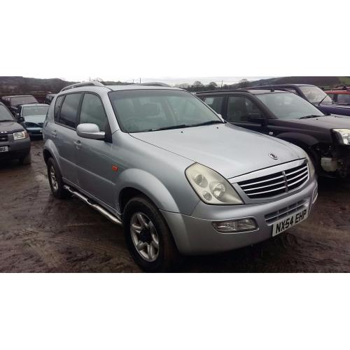breaking ssangyong rexton 2.7 turbo diesel 4x4