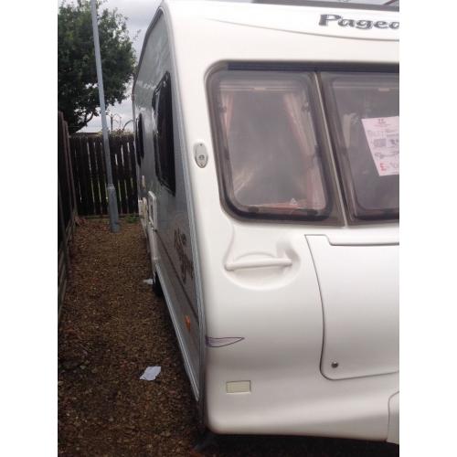 Bailey pageant Auvergne 2003 5 berth with full awing