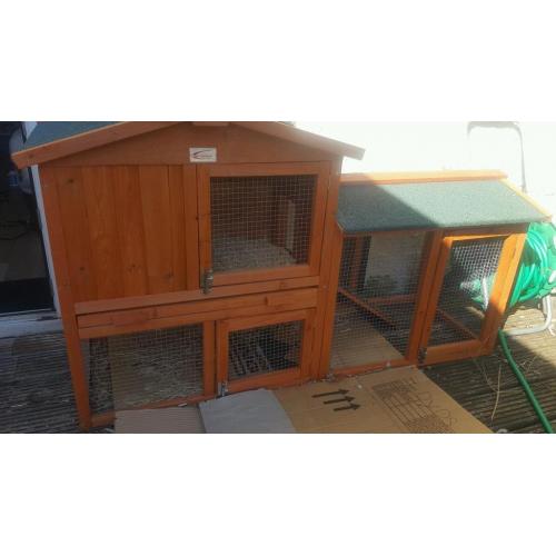 RABBIT/GUINEA PIG HUTCH FOR SALE