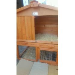 RABBIT/GUINEA PIG HUTCH FOR SALE