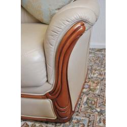 A PAIR OF QUALITY LEATHER 2 SEATER SOFAS BY MANCINI, ITALY.