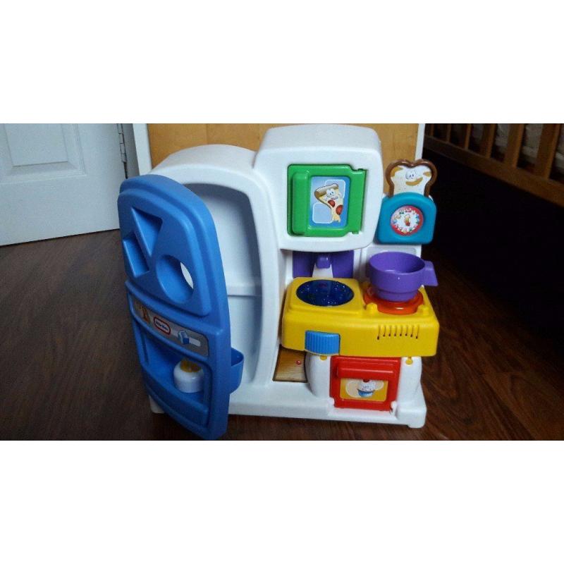 LITTLE TIKES DISCOVER AND SOUNDS PLAY KITCHEN