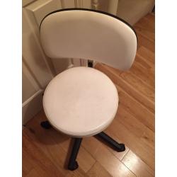 Therapist gas lift chair