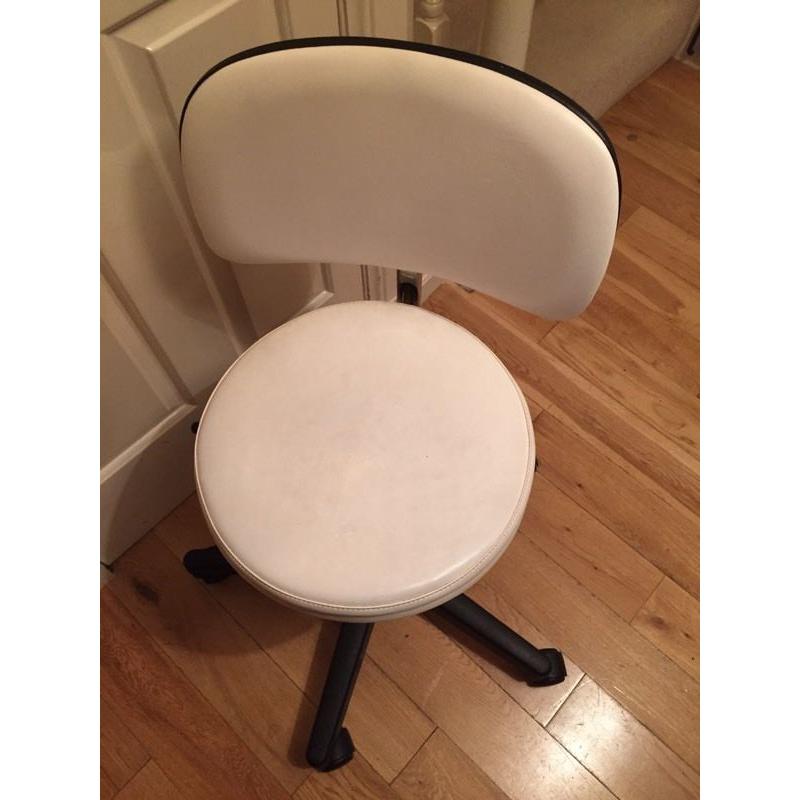 Therapist gas lift chair