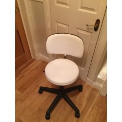 Therapist gas lift chair