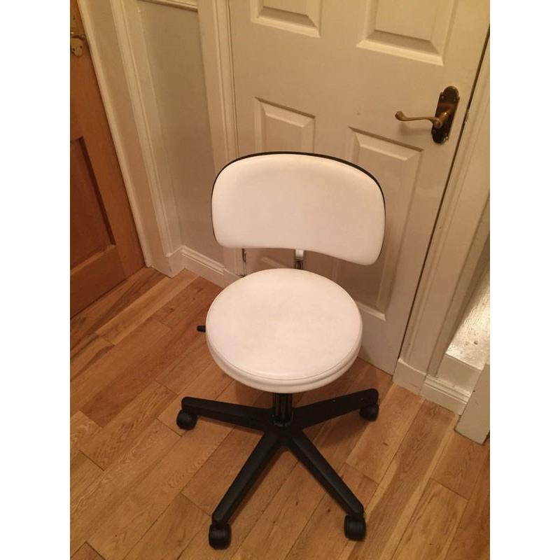 Therapist gas lift chair