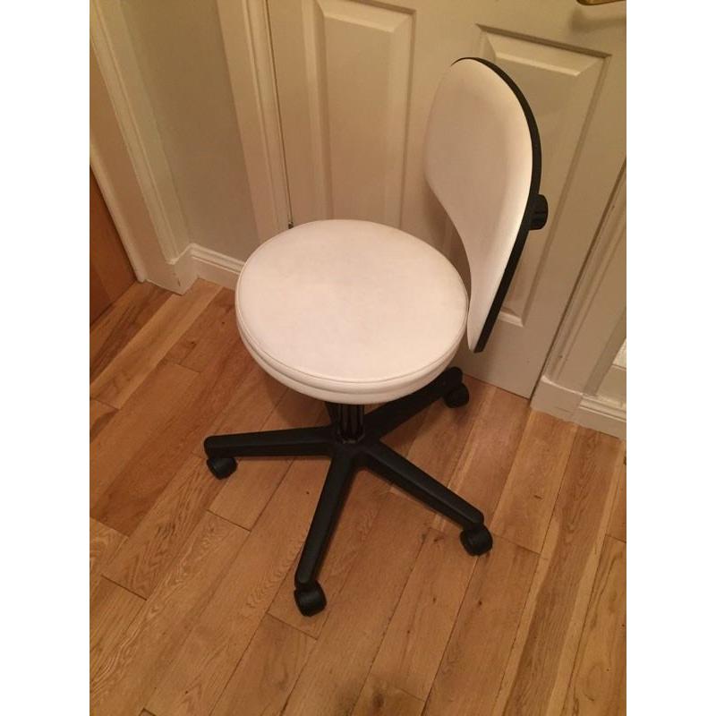 Therapist gas lift chair