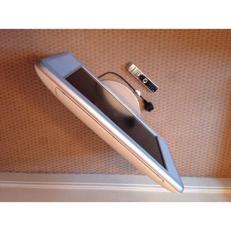 PHILIPS 26’’ LCD Flat Screen TV: