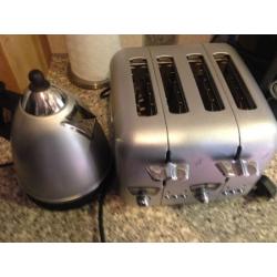 DeLonghi matching toaster and kettle (silver)