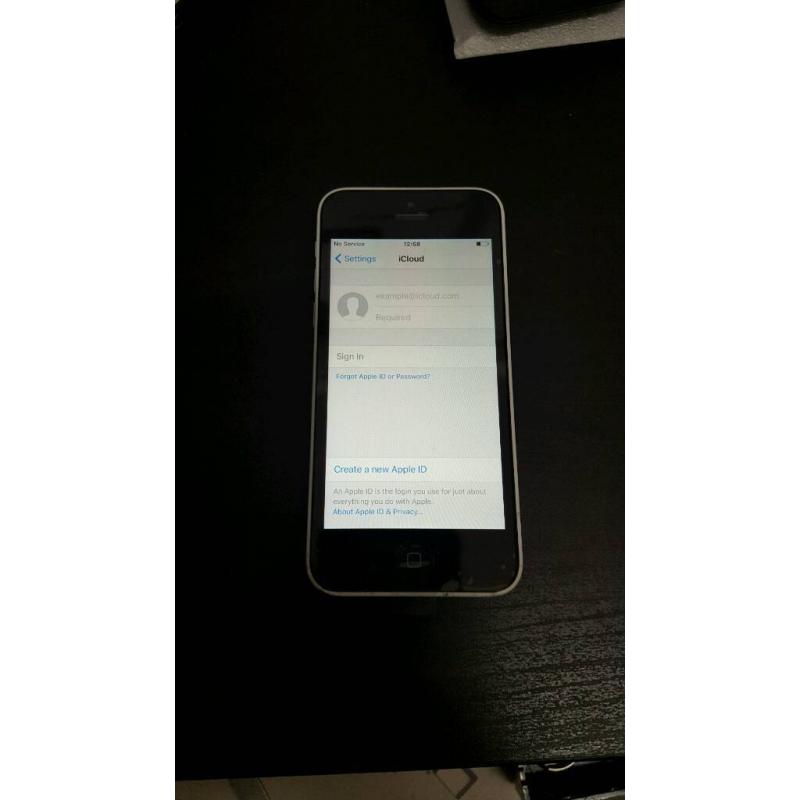 IPHONE 5C 8GB LOCKED ON EE