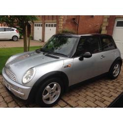 BARCAIN MINI COOPER CHILI SILVER/BLACK PANARAMIC ROOF MOT AND LONG SERVICE HISTORY