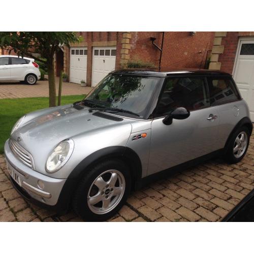 BARCAIN MINI COOPER CHILI SILVER/BLACK PANARAMIC ROOF MOT AND LONG SERVICE HISTORY