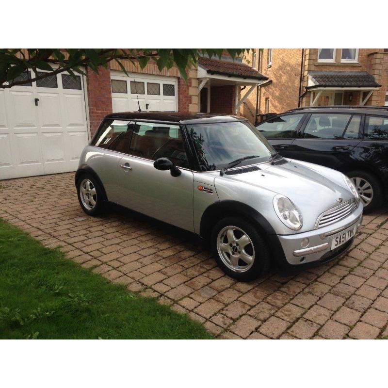 BARCAIN MINI COOPER CHILI SILVER/BLACK PANARAMIC ROOF MOT AND LONG SERVICE HISTORY