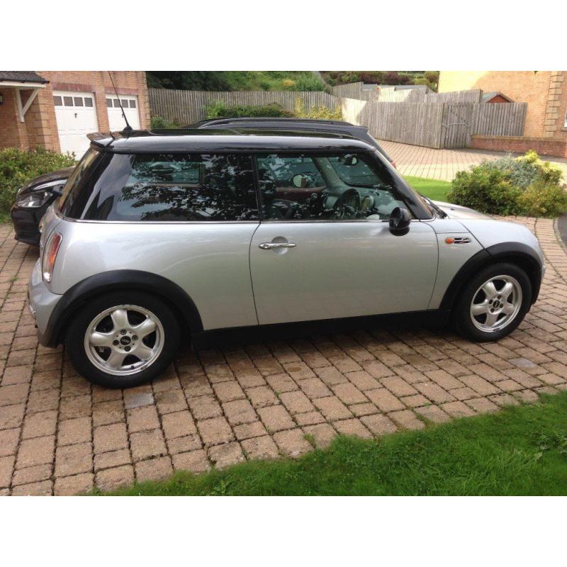 BARCAIN MINI COOPER CHILI SILVER/BLACK PANARAMIC ROOF MOT AND LONG SERVICE HISTORY