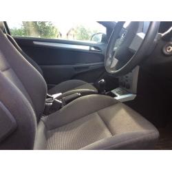 Vauxhall Astra for sale. 1 years MOT. Well maintained 2 previous owners. Perfect 1st car.