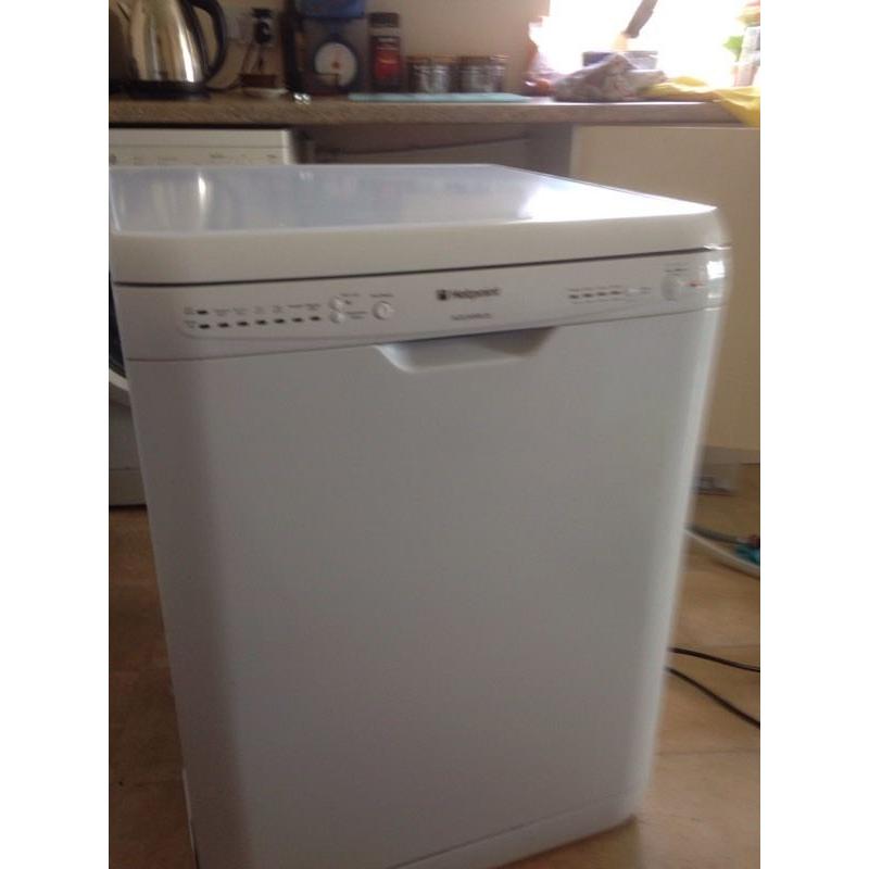 Hotpoint Aquarius full size dishwasher.