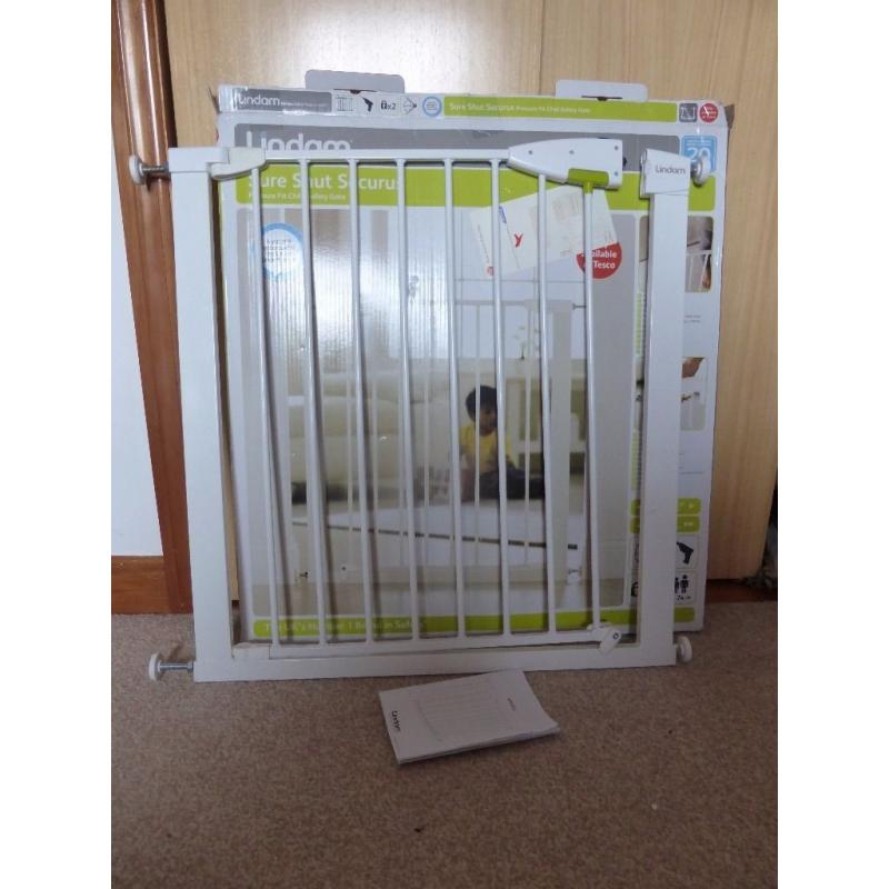 LINDAM SURE SHUT STAIR GATE