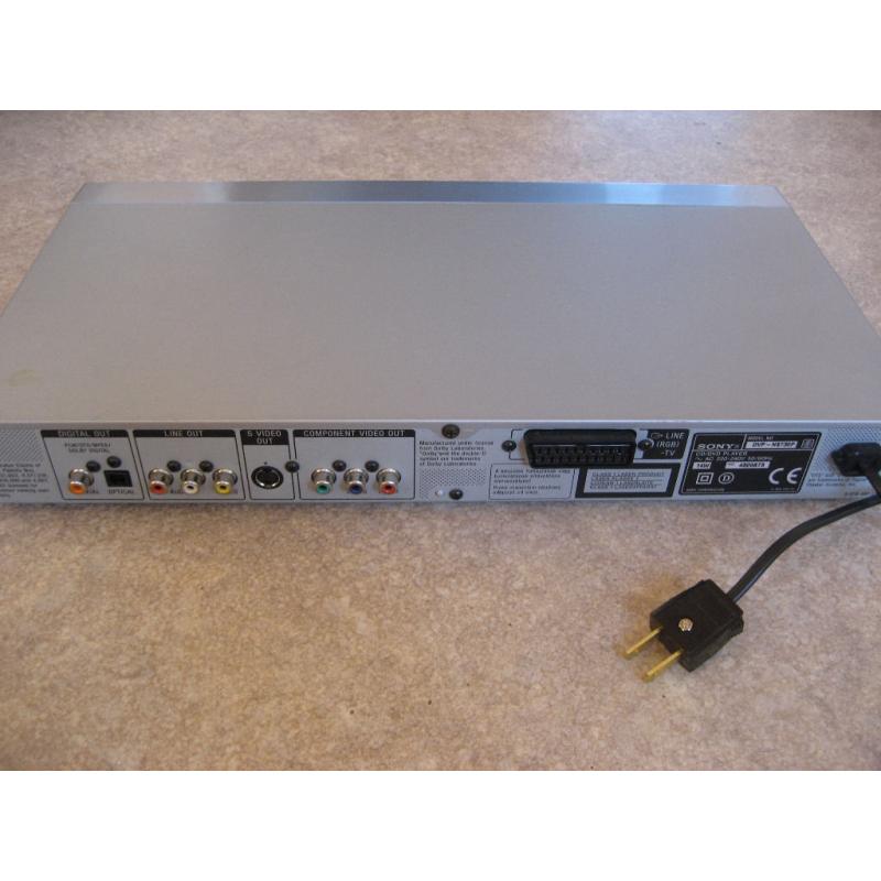 Sony CD / DVD player DVP-NS730P + Free Headphones