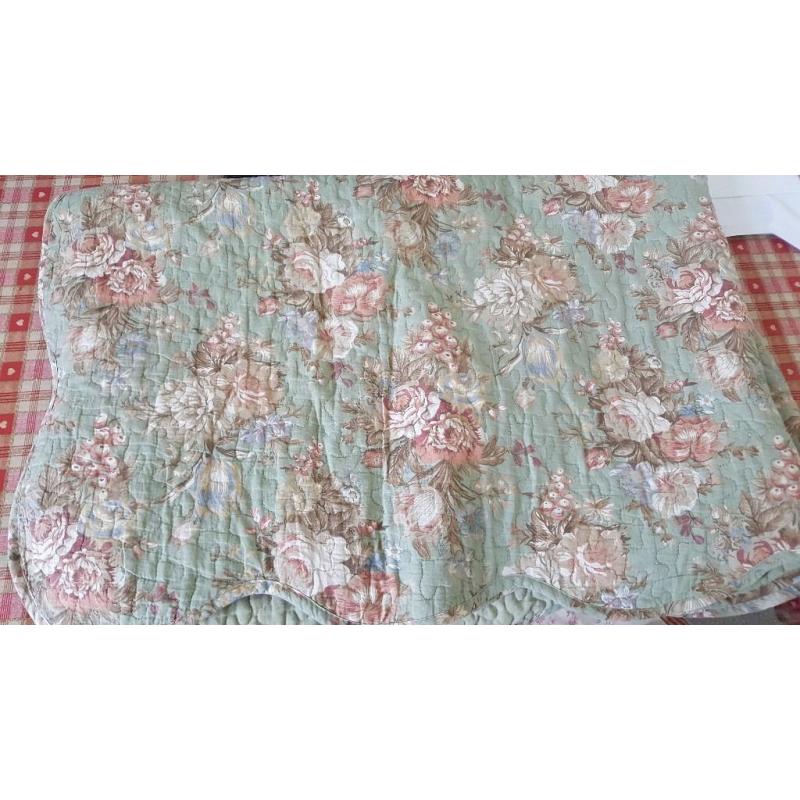 Vintage green floral throw/bedspread