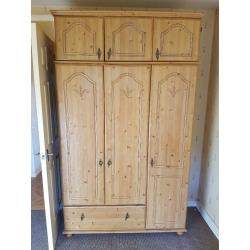 Triple Wardrobe & Matching chest of Drawers (Great condition)