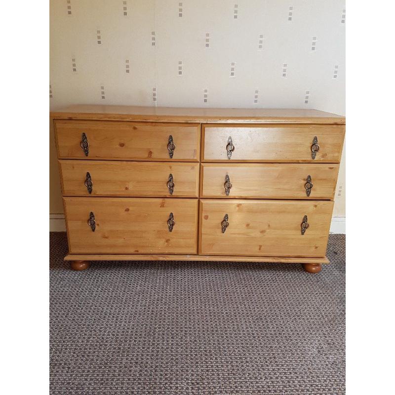 Triple Wardrobe & Matching chest of Drawers (Great condition)