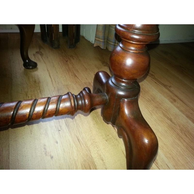 OVAL OCCASIONAL TABLE, ('STRETCHER'), MAHOGANY