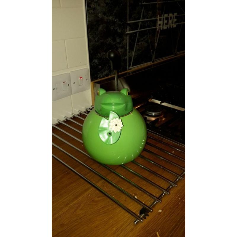 frog novelty hob top kettle - suitable for a range cooker