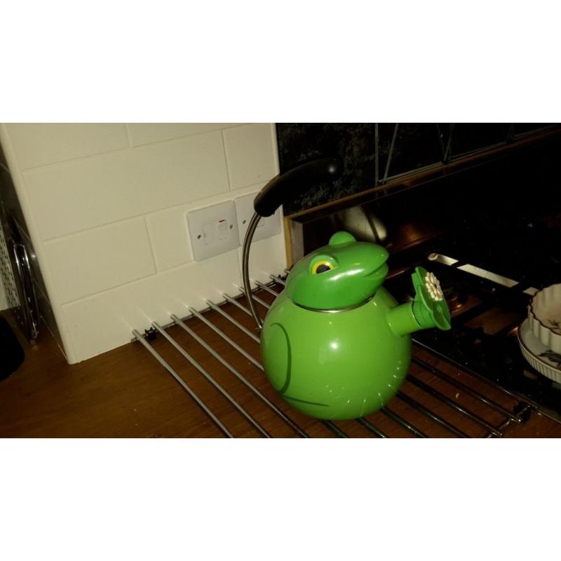 frog novelty hob top kettle - suitable for a range cooker